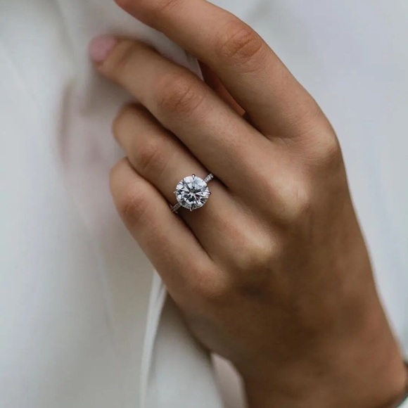 Classic Luxury 3Ct Engagement Ring - Picture 4 of 5